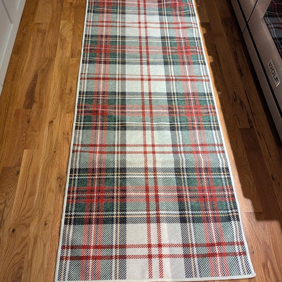 Ruggable Plaid Runner Rug - Red and Green 2.5'x10'.  Brand New!!! - Picture 4 of 8